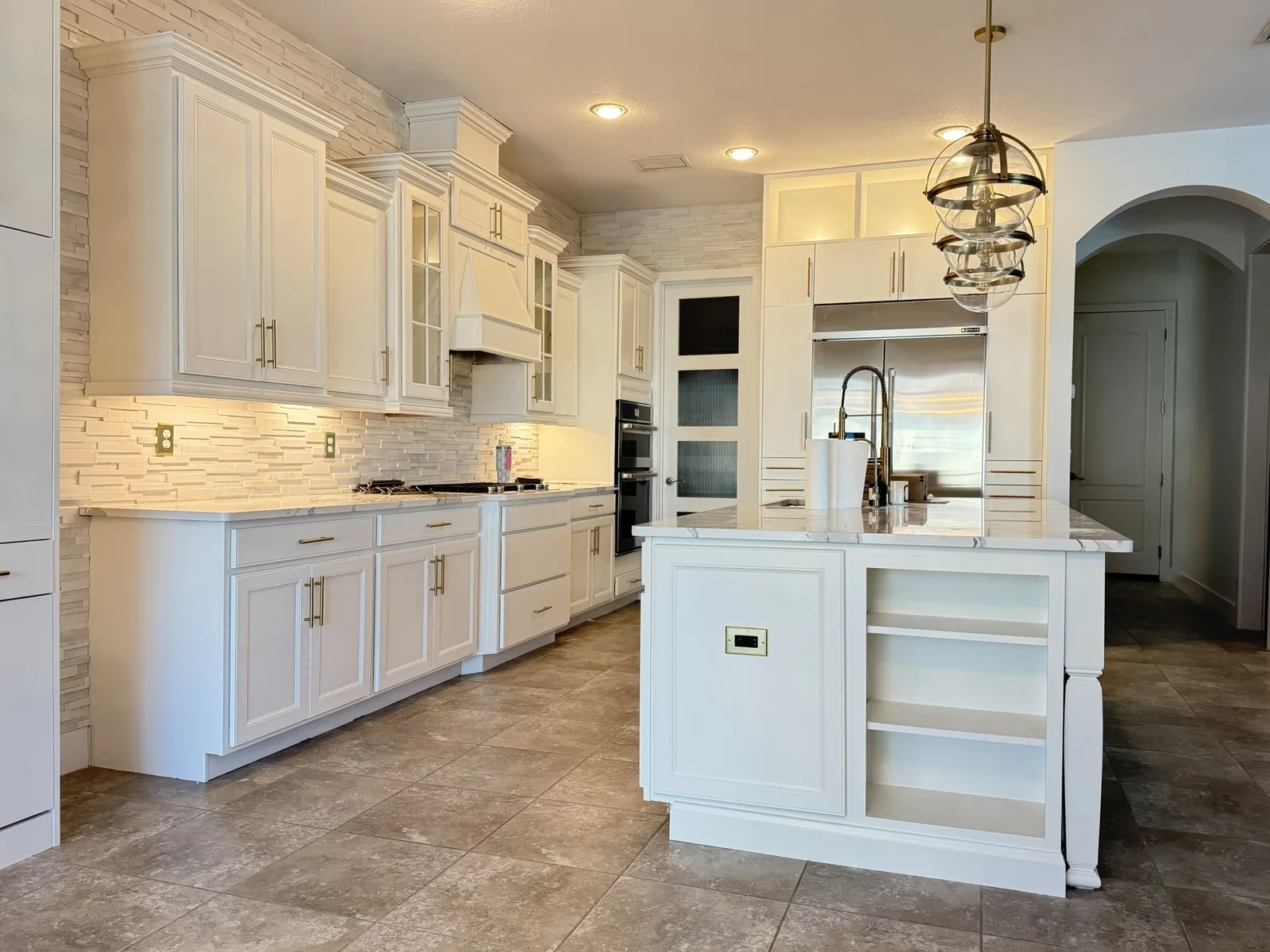 Finished white kitchen cabinets
